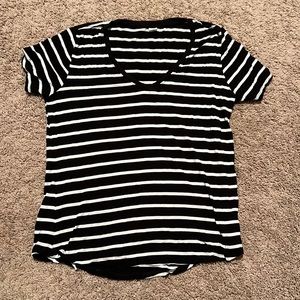 old navy small v neck shirt